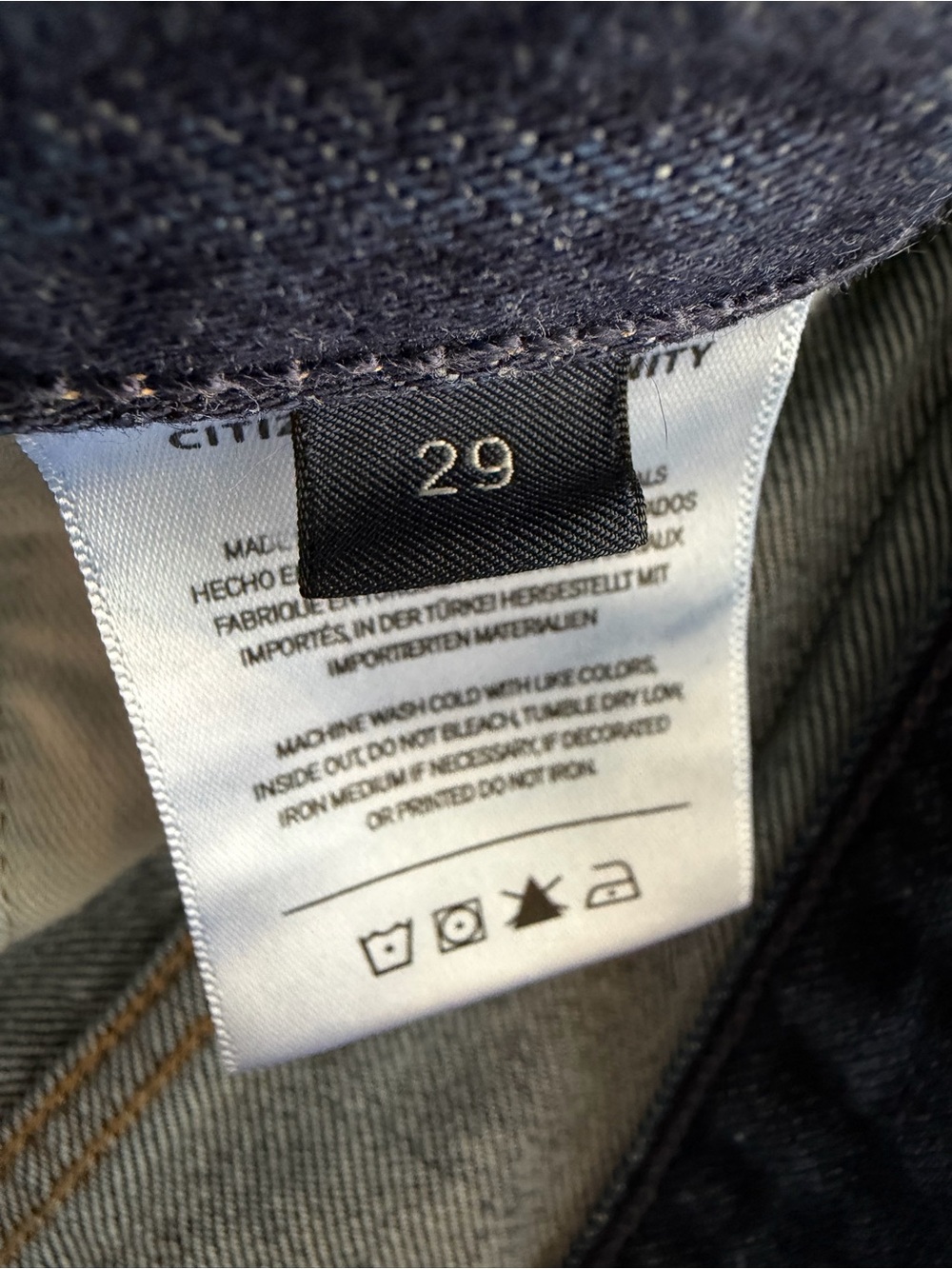 Citizens Of Humanity Indigo distressed Denim Shorts - Picture 4 of 6